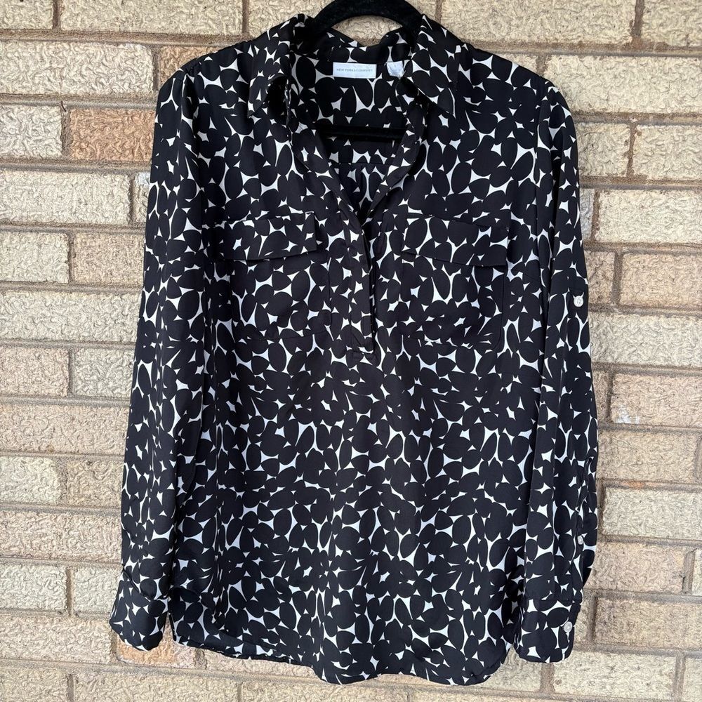 New York & Company Black and White Printed Button-Front Blouse